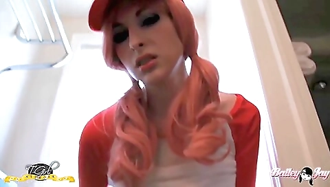 Big booty tattooed teen jerks off and shows her big booty