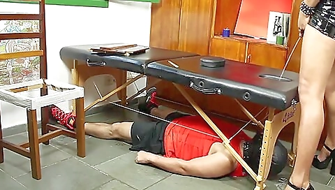 Tattooed shemale gets a deepthroat cumshot of her lover's cum