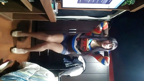 Latina amateur slut takes a hot shower and gets fucked