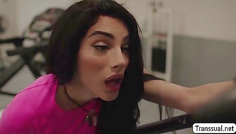 Barebacked brunette giving a blowjob and deepthroat