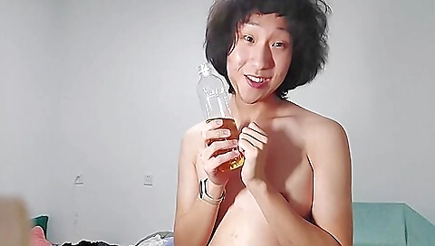 Asian babe with a nice body gets her feet wet with her cum